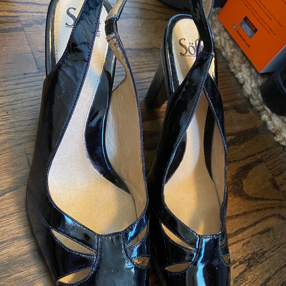Black Softt pumps